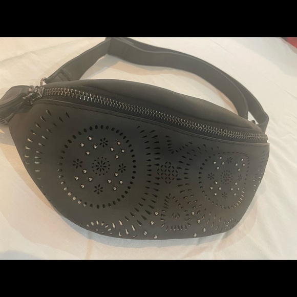 phany pack , woman’s purse - Picture 1 of 3